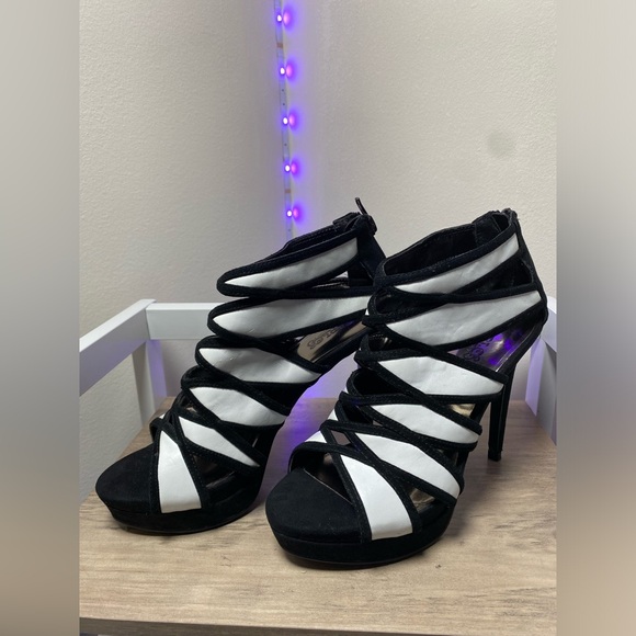 Carlos Santana black and white high heel - Picture 1 of 8